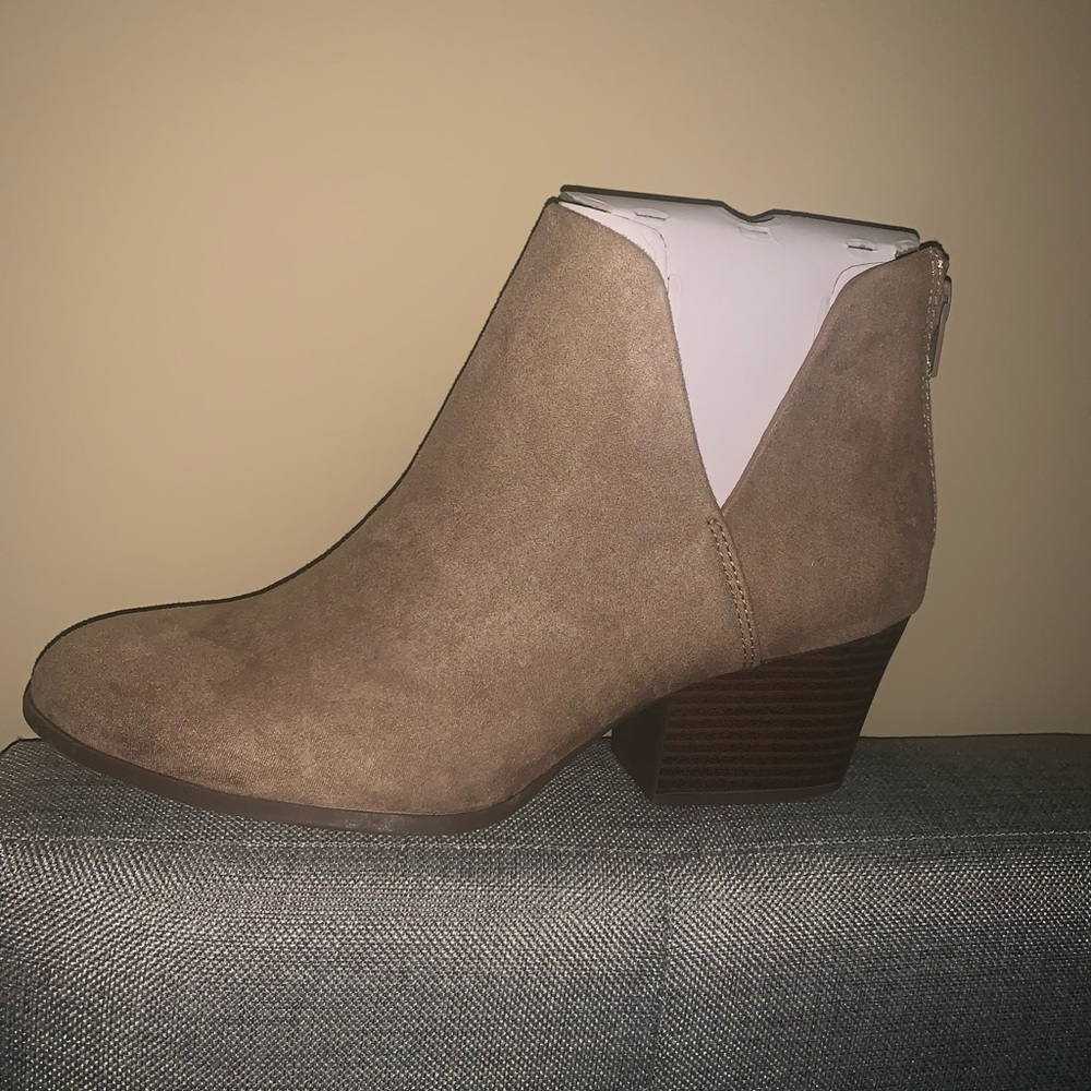 NEW, size 9 camel booties.